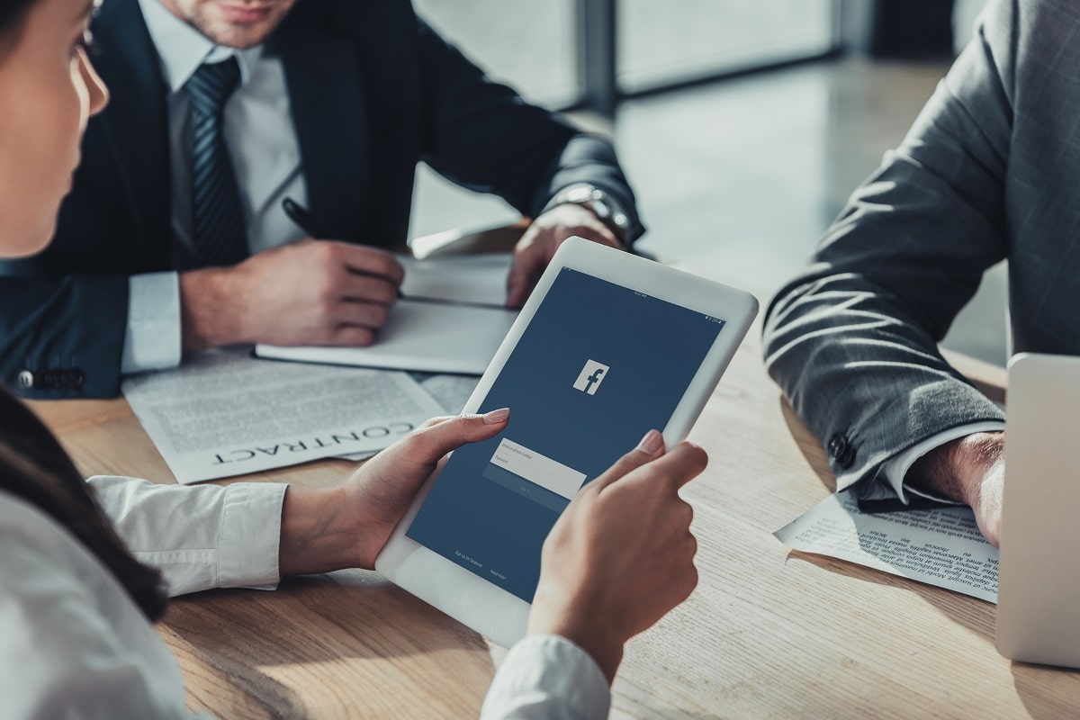 b2b facebook content